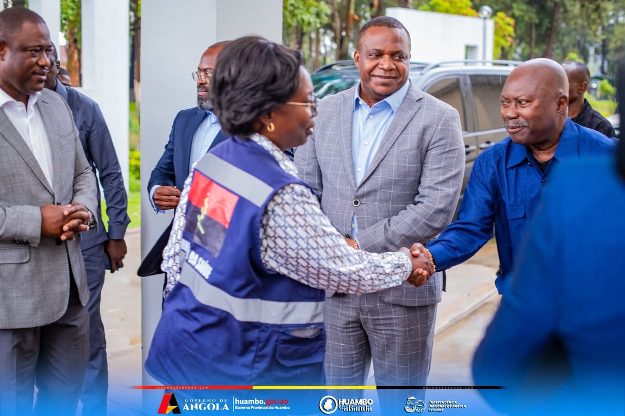 Ministra da saúde realiza visita de trabalho à pediatria do hospital geral e às obras do hospital materno infantil do Huambo.